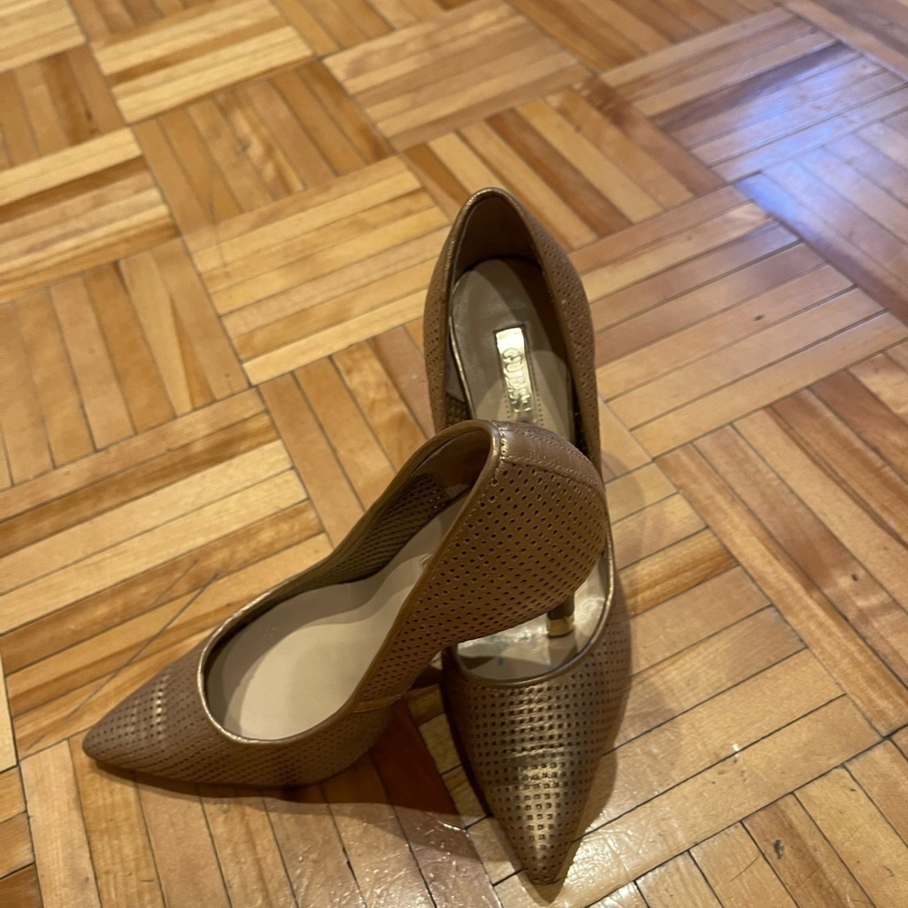 Guess golden shoes​​​​​​​​​​​​​​ - Picture 3 of 10